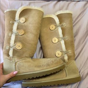Women’s Bailey Button Size 10 Uggs